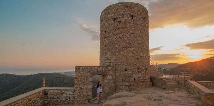 Posta de sol al Castell de Burriac
